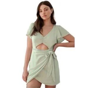 Lulu’s NWT Mint Green Rayon Wrap Mini Dress Cut Out Size Small